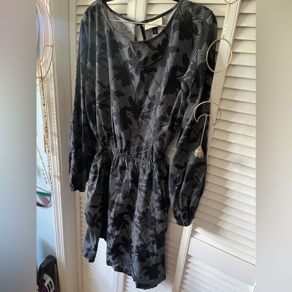 Universal Thread Dress - Picture 2 of 8